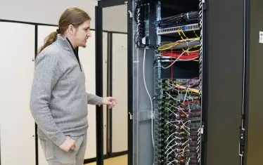  Първата кула от съществуващия в момента кластър в "София тех парк". 