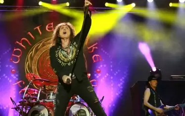 Основателят и фронтмен на "Уайтснейк" Дейвид Ковърдейл излезе пред българска публика за първи път в Пловдив и общо за седми в България след концертите в София (1997, 2003, 2008, 2011, 2015) и Каварна (2006).