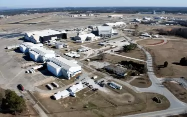 Новият завод в Грийнвил, Южна Каролина, в който ще бъде произвеждана бъдещата ескадрила изтребители Ф-16 Блок 70 на България, е почти завършен.
Заводът в Грийнвил скоро ще започне производството на новите Ф-16 Блок 70 за Бахрейн, Словакия и други международни клиенти, сред които вероятно и България.