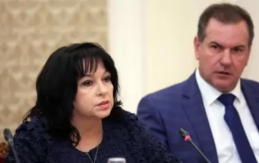 Патриотичната дружба понякога се крепи на много компромиси. След "Апартаментгейт" обаче все пак се наложи Красимир Първанов (на снимката) да си тръгне. Поне засега.