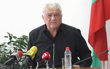  Преди 3 г. концепцията на Сашо Диков за управление на БНТ бе обявена за най-добрата, но въпреки това за шеф на телевизията бе избран Емил Кошлуков. 