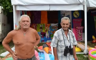 Анатолий от Беларус и българският му приятел в Кранево Валентин са единодушни: положението е трагично.