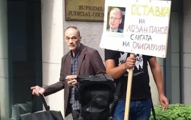 Контрапротестът, организиран от сайта ПИК, в защита на Иван Гешев