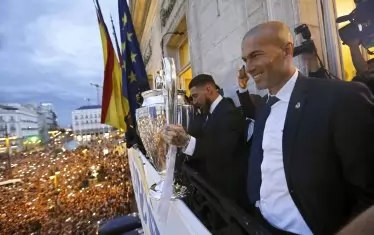 Още в първия си сезон като треньор на "Реал" Зинедин Зидан донесе КЕШ в Мадрид. През следващите две години французинът го направи още два пъти.