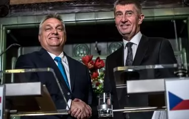 Орбан и Бабиш. Първият си отглежда олигарси с европейските пари, а вторият стана олигарх благодарение на тях и премиер след това.