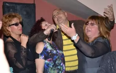  Един народ, една партия, един ръководител!