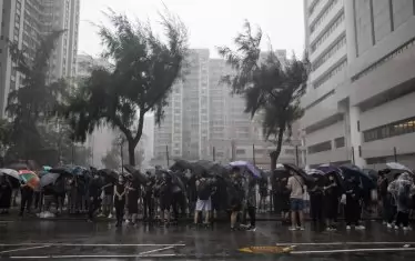 Независимо от лошото време в мегаполиса местните активисти продължиха да блокират транспорта в града.