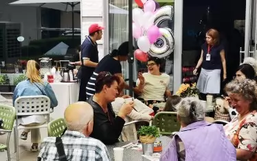  Защитеното кафене на фондацията.