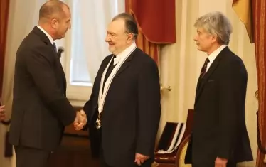 И с ордена "Стара планина", който го прави "герой в очите на внуците".