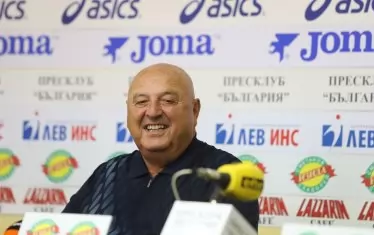 Един от най-словоохотливите членове на Изпълкома - президентът на "Славия" Венцеслав Стефанов, бе осъден за расистки обиди. Тази тема обаче се оказа табу на заседанията на комитета.