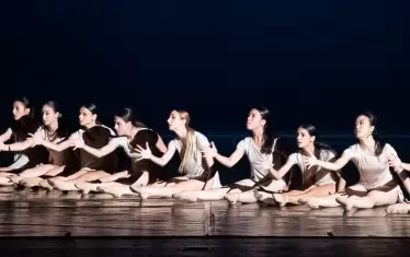  "Лотос" е зрелищен спектакъл.