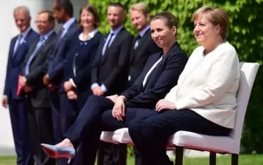 Ангела Меркел изслуша седнала химна
