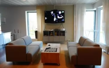  Дневната, в която затворниците могат да прекарват част от свободното си време. 