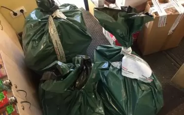  Конфискуваните хранителни стоки са почти 300 тона, но въпреки това сергиите продължават да работят.