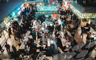  Централният пазар в латвийската столица винаги гъмжи от хора.