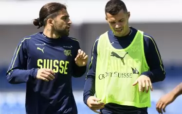  От методите на Гранит Джака (вдясно) за пълноценен сън се възползва по време на Мондиал 2018 и съотборникът му Рикардо Родригес (вляво), с когото делят една стая на базата.