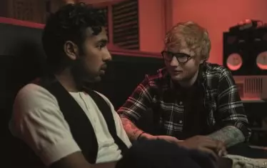  Ед Шийрън играе себе си.