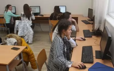  Колко електронно стана българското училище