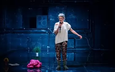 Действително ли все още е живо изкуството да живеем заедно, пита се в пиесата "Богът на касапницата".
