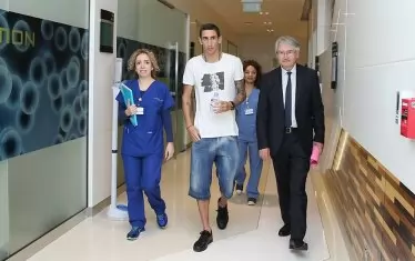 През август 2015 г. Анхел ди Мария бе изпратен за пълни медицински тестове в "Аспетар", преди да бъде финализиран трансферът му от "Манчестър Юнайтед" в "Пари Сен Жермен".