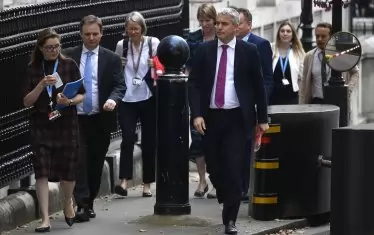 Министърът за Брекзит Стивън Баркли пристига с екипа на ДАунинг стрийт за правителствено заседание за възможен Брекзит без сделка.