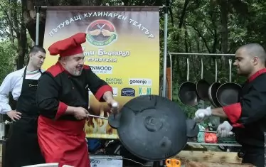 Новото ръководство на БНТ още обмисля бъдещето на скъпи външни продукции като "Бързо, лесно, вкусно". 