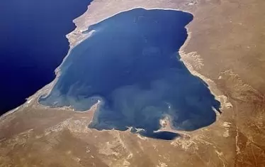  Кара Богаз Гол (Езерото на черния проток) - каспийски залив-лагуна, препълнен с глауберова или английска сол, мирабилит. В медицината се използва за ликвидиране на констипацията.
