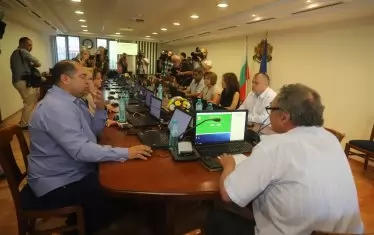  Прокурорската колегия на Висшия съдебен съвет гласува единодушна подкрепа на Франтишек да оглави спецпрокуратурата. Точно както единодушно издигна Иван Гешев за главен прокурор.