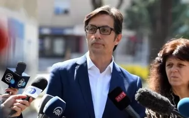 "Не се надяваме на сигнал, а очакваме решение. Изпълнихме всичко, което се искаше от нас, дори променихме името си след историческото Преспанско споразумение. Нито една държава - кандидатка за членство в ЕС, не е правила това преди", заяви президентът на Северна Македония Стево Пендаровски пред австрийския в. " Ди Пресе".