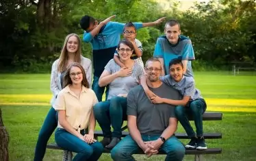  При установена емоционална връзка братята и сестрите влизат заедно в регистъра за осиновяване, най-често по-бързата процедура.