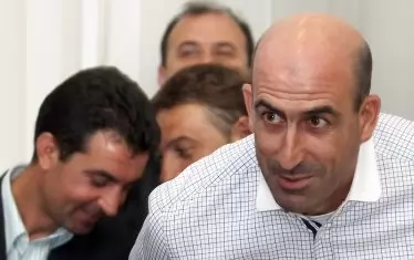 На тези избори Йордан Лечков играе за 3:2, след като поравно печели и губи състезанията досега.