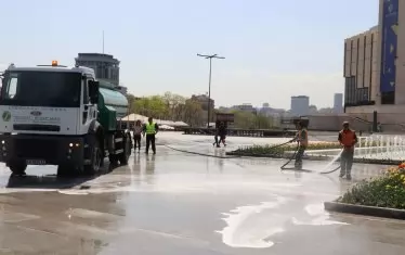  Противно на икономическата логика около поскъпването на водата, миенето с маркуч поевтинява. Това навежда на мисълта за раздути цени. 