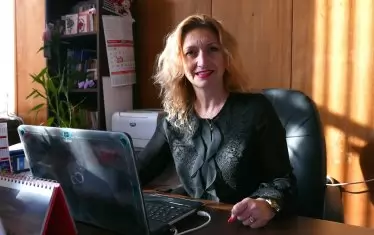 Валентина Димитрова споделя, че не й тежи да ходи във "Факултета". Дори го предпочита пред административните задължения.