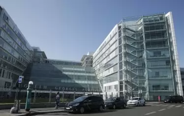 Клиниката "Жорж Помпиду" в Париж, където за една седмица беше настанен Михаел Шумахер.