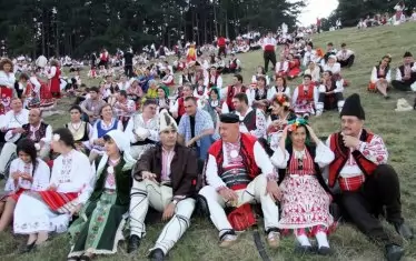 Напълно погрешна е логиката, че щом той лично е създал един куп политици в ГЕРБ, тези хора биха зарязали всичко, щом той надуе тръбата.