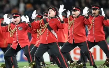 За да е по-сигурен успехът над Франция на домакинското първенство през 2011 г., хака изиграха и музикантите от новозеландския армейски оркестър, който свири химните преди финала.
