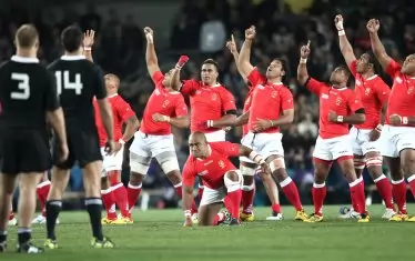 А това е танцът на играчите от Тонга - "Сипи Тау".