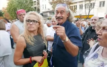  Бившият кмет на "Младост" Десислава Иванчева, с чиято зрелищна акция по задържането се прочу Гешев, също бе на протеста срещу номинацията му за главен прокурор.