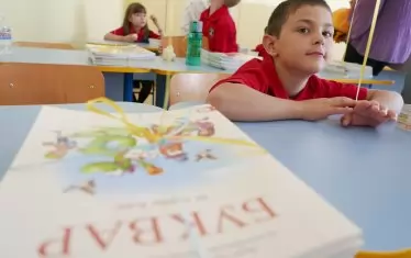 В началния етап подготовката на учениците изостава, смятат преподавателите.