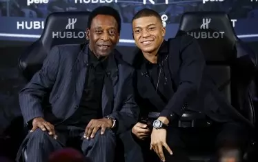  Тук е с Пеле по време на рекламно събитие на часовниците Hublot.