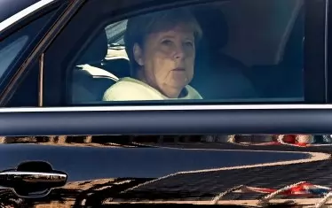 Канцлерката Ангела Меркел с право изглежда загрижена след поредните трудни избори в страната й. 