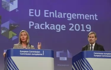 Йоханес Хан и Федерика Могерини подцениха геополитическия фактор на Западните Балкани. Нещо повече, те не успяваха много дълго да разберат кой точно е той.