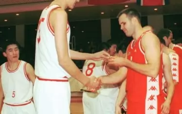 Преди баскетболен мач на националния отбор на КНДР.