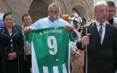 През септември 2011 г. премиерът удари рамо на тогавашния кандидат-кмет от ГЕРБ Живко Тодоров преди първия от двата му мандата до момента, като обяви, че ТЕЦ "Марица изток-2" ще осигурява финансирането на "Берое". Борисов веднага получи като благодарност екип с №9 на отбора.