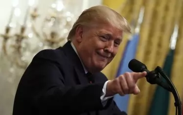 Доналд Тръмп, президент на САЩ:
"Бойците от ИД, които избягат от кюрдски арест, ще избягат в Европа. Те искат да отидат там, искат да си отидат у дома."
 