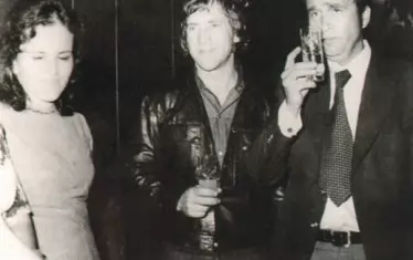 С Владимир Висоцки и съпругата си Дора Бонева.