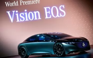 Mercedes Vision EQS също имаше премиера на автосалона във Франкфурт.