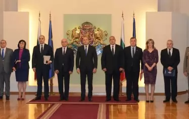  Тези хора са натоварени с доверие, което тепърва трябва да оправдаят. 