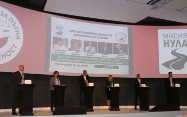 Двама от кандидатите - Манолова и Игнатов, започнаха да изтъкват десните си убеждения, но от обещанията им това не изглежда очевидно. Фандъкова пък не се занимава с този въпрос, защото така или иначе е подкрепена от ЕНП.