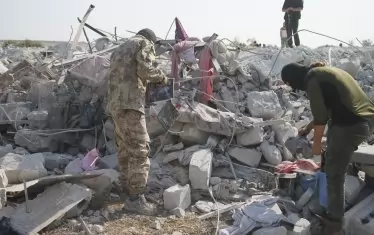 Поне девет души загинаха при удар на американски бойни хеликоптер срещу къща на джихадистите в сирийското селце Бариша в провинция Идлиб.